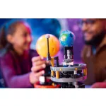 LEGO® Technic™ A Föld és a körülötte keringő Hold